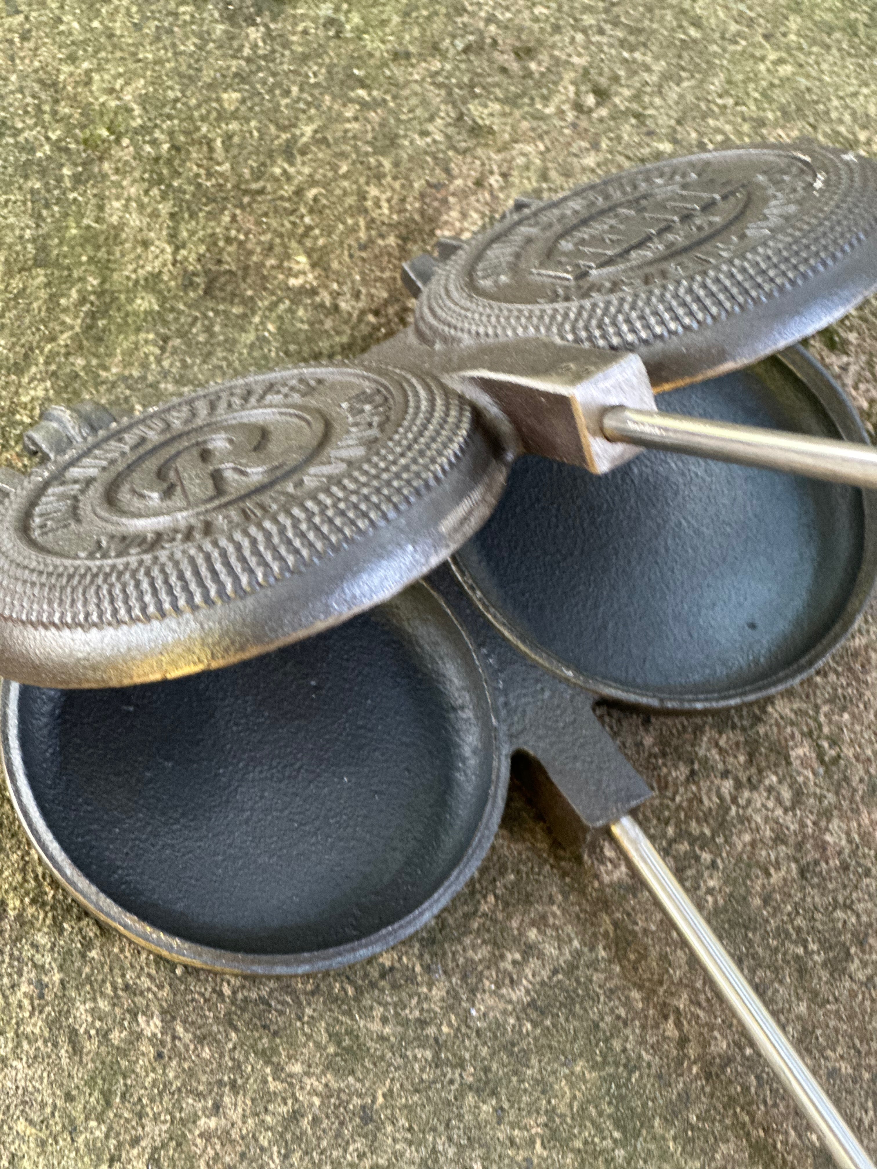 Double Round Pie Iron - Cast Iron, Rome Industries #1830