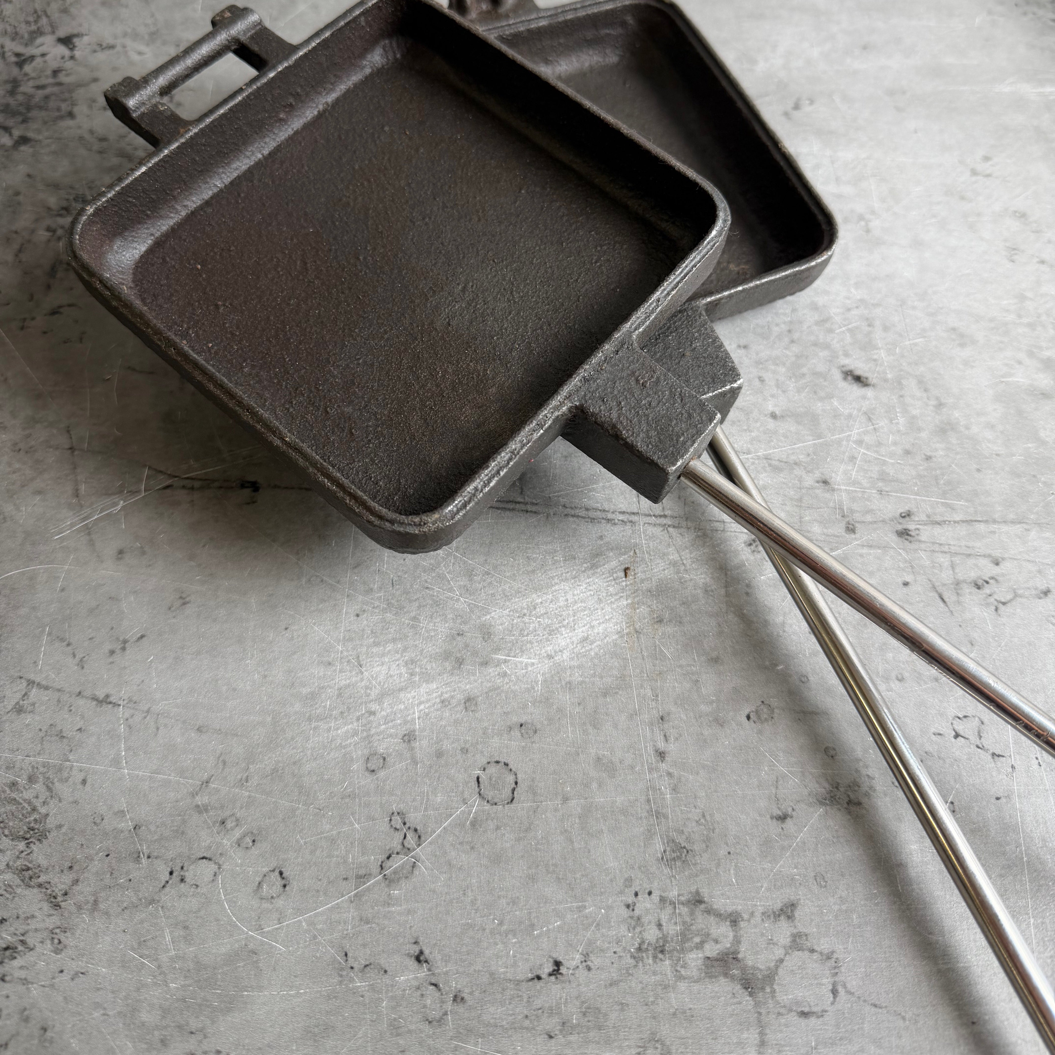 XL Square Pie Iron unhinged gray background