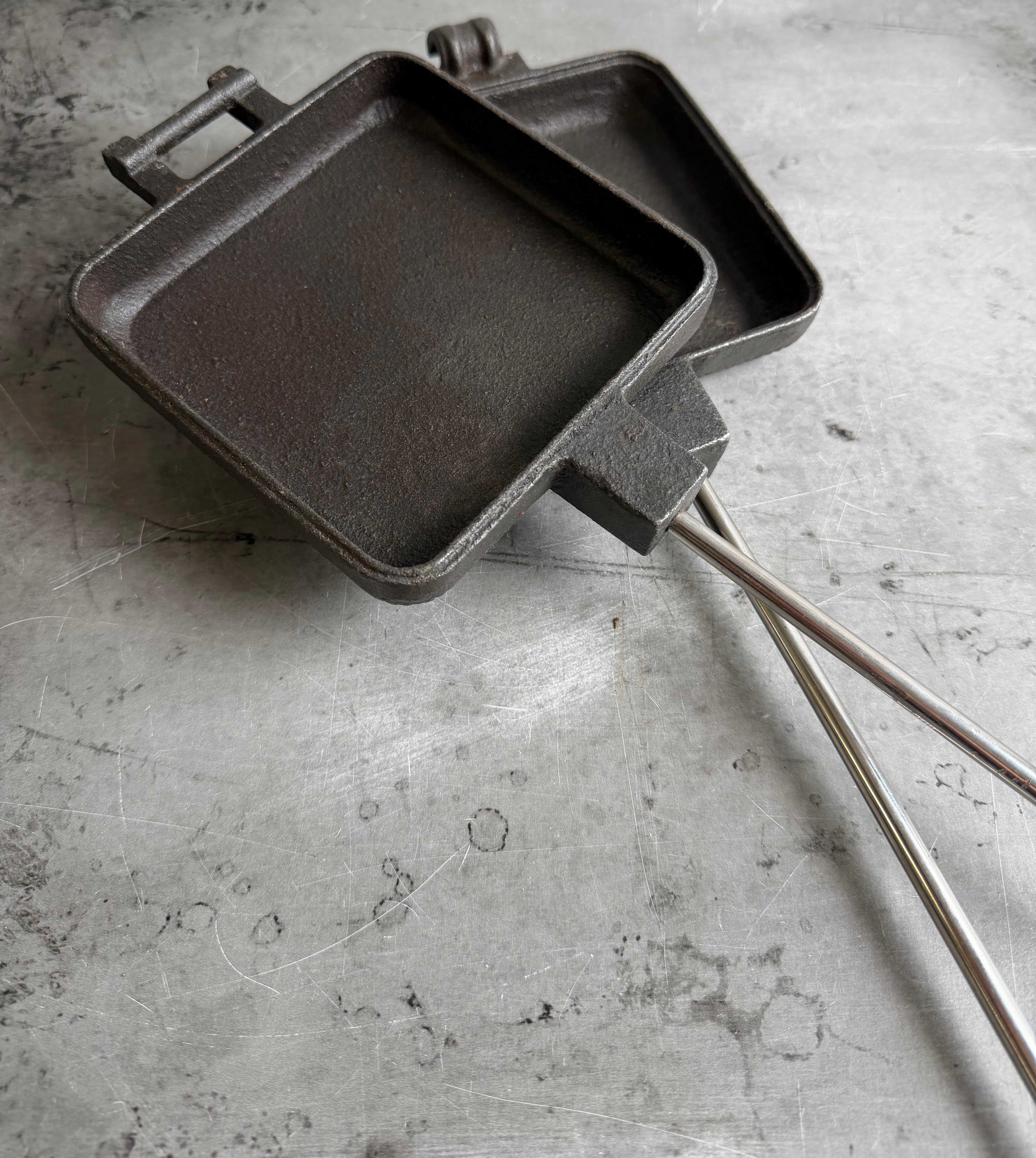 XL Square Pie Iron unhinged gray background