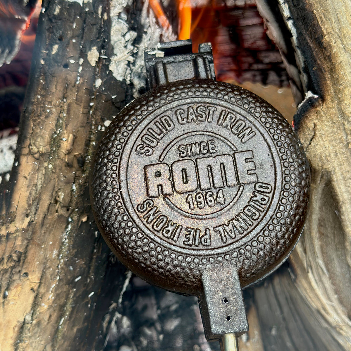Round Pie Iron full view