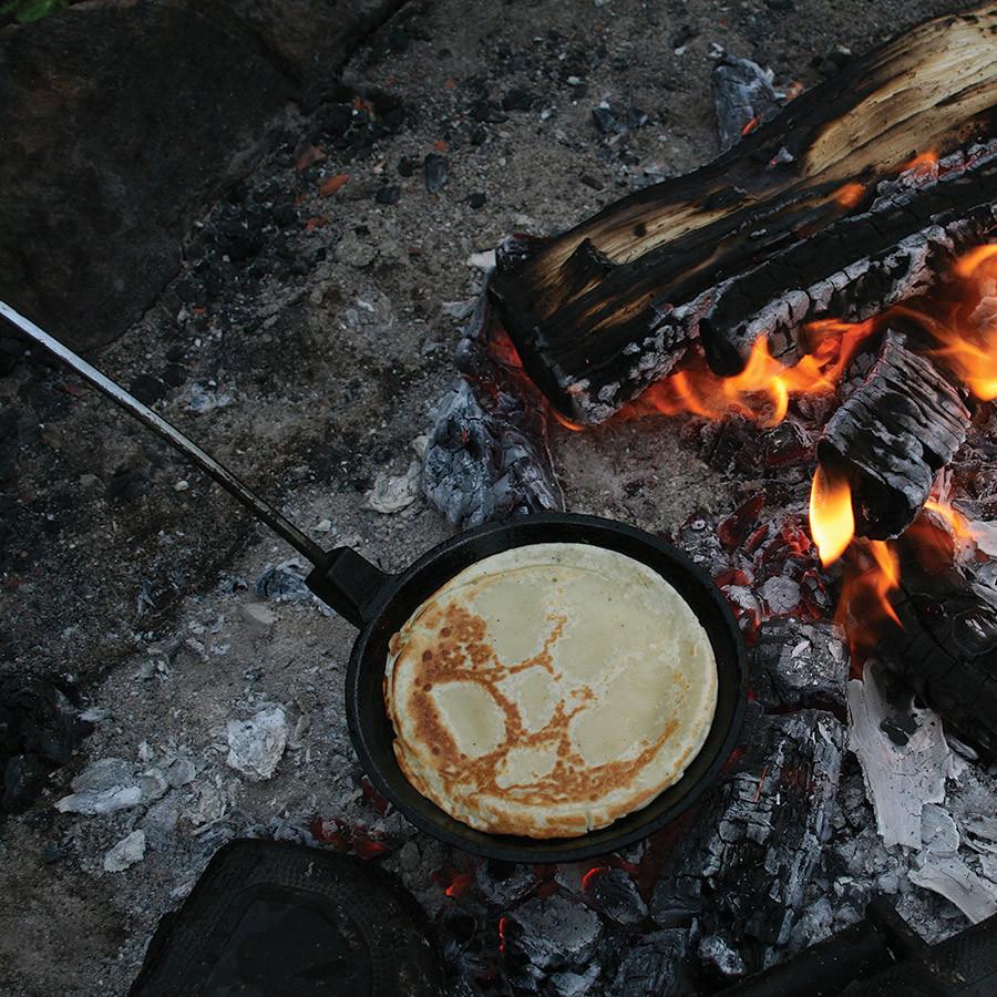 Rome's Cast Iron Round Campfire Sandwich Pie Iron 4 in x 22 inch
