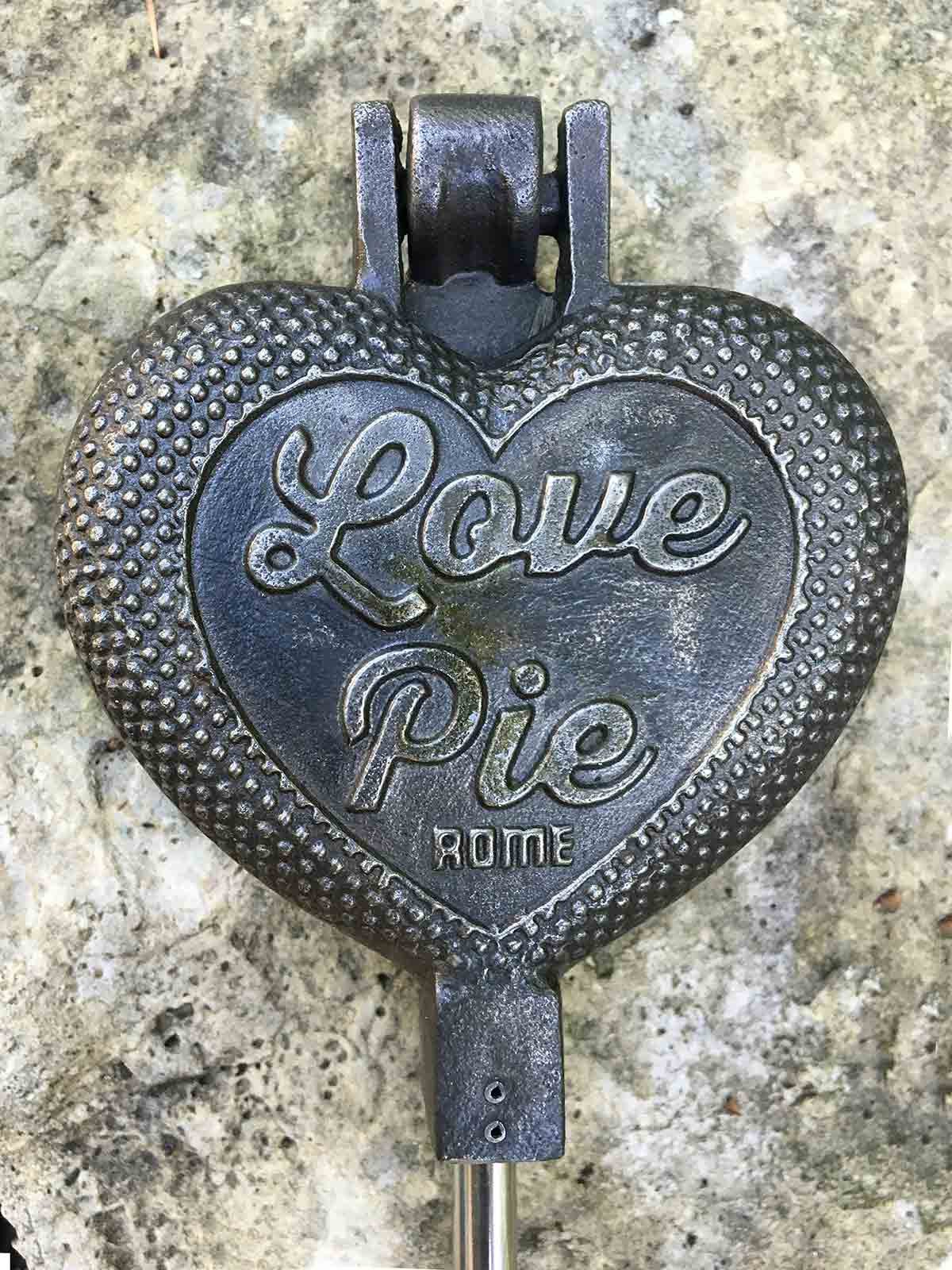 Love Pie Iron - Cast Iron, Rome Industries #1540